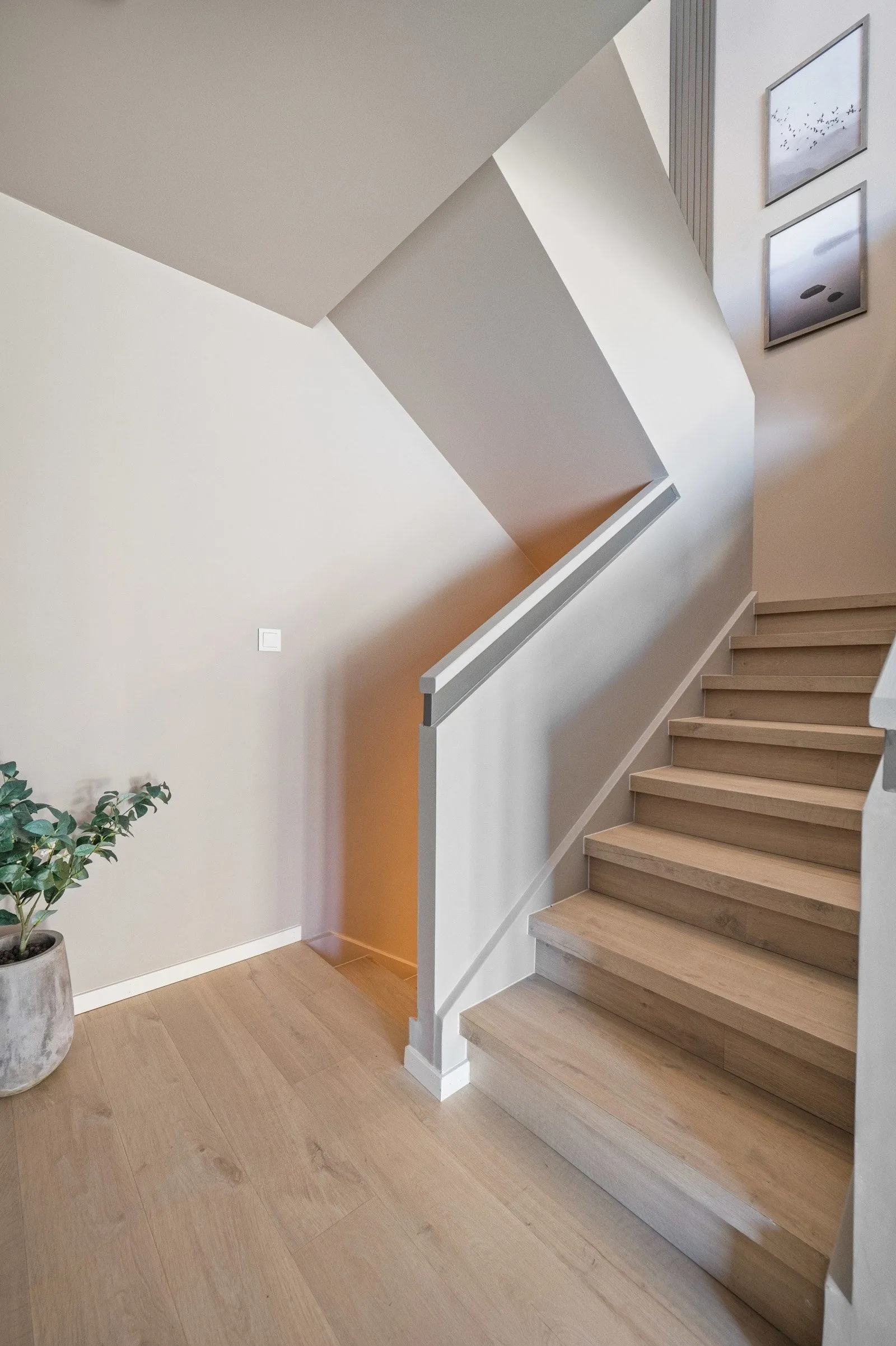Trapp mellom etasjene etter renovering, Tomannsbolig Vinterbro, Vinterbro
